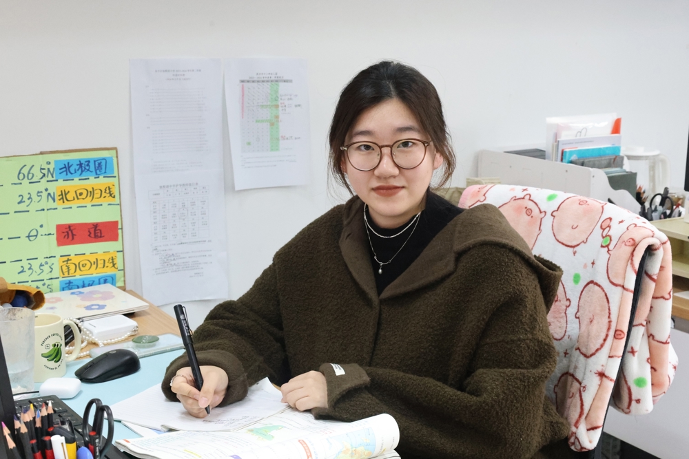 人抱着婴儿

低可信度描述已自动生成