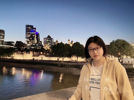 人站在河边

描述已自动生成