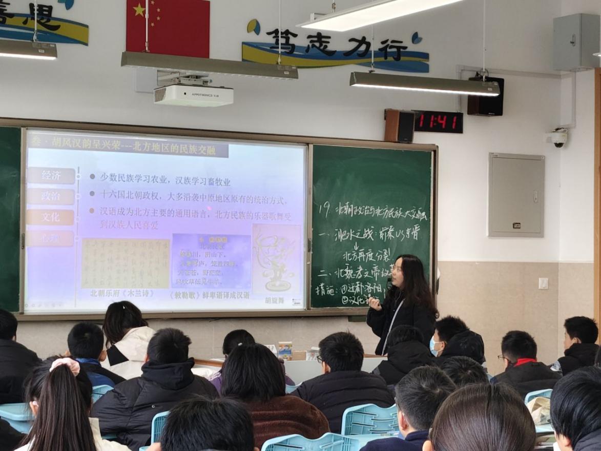 C:\Users\hp\Desktop\12.18 汇报课\钱艾1.jpg钱艾1