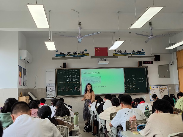 会议室里的人们

描述已自动生成