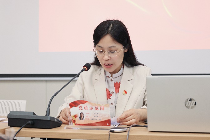 电脑前的人

AI 生成的内容可能不正确。