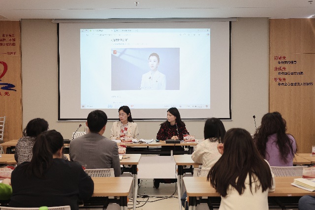 会议室里的人们

AI 生成的内容可能不正确。