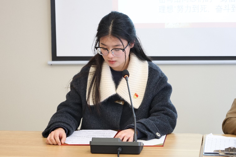 女人趴在桌子上

AI 生成的内容可能不正确。