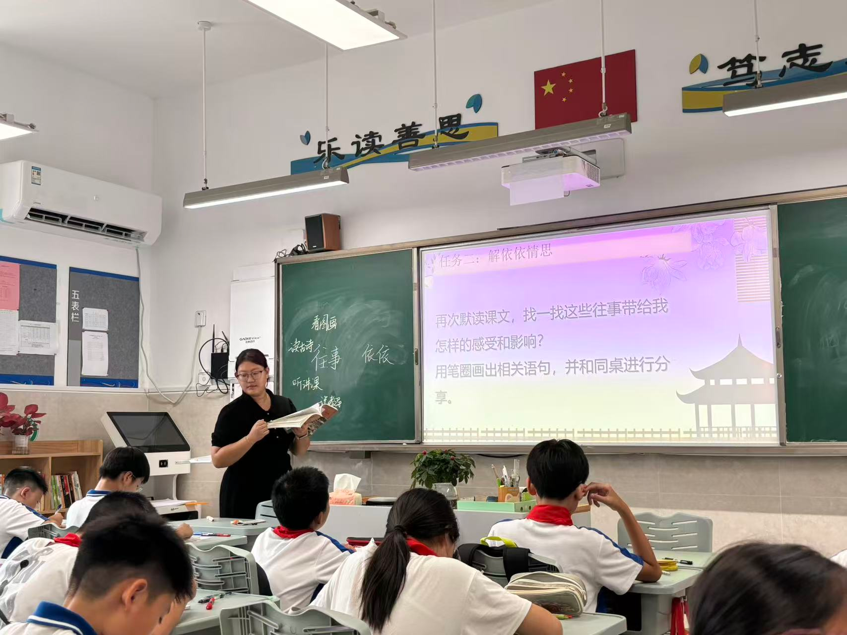 会议室里的人们

AI 生成的内容可能不正确。