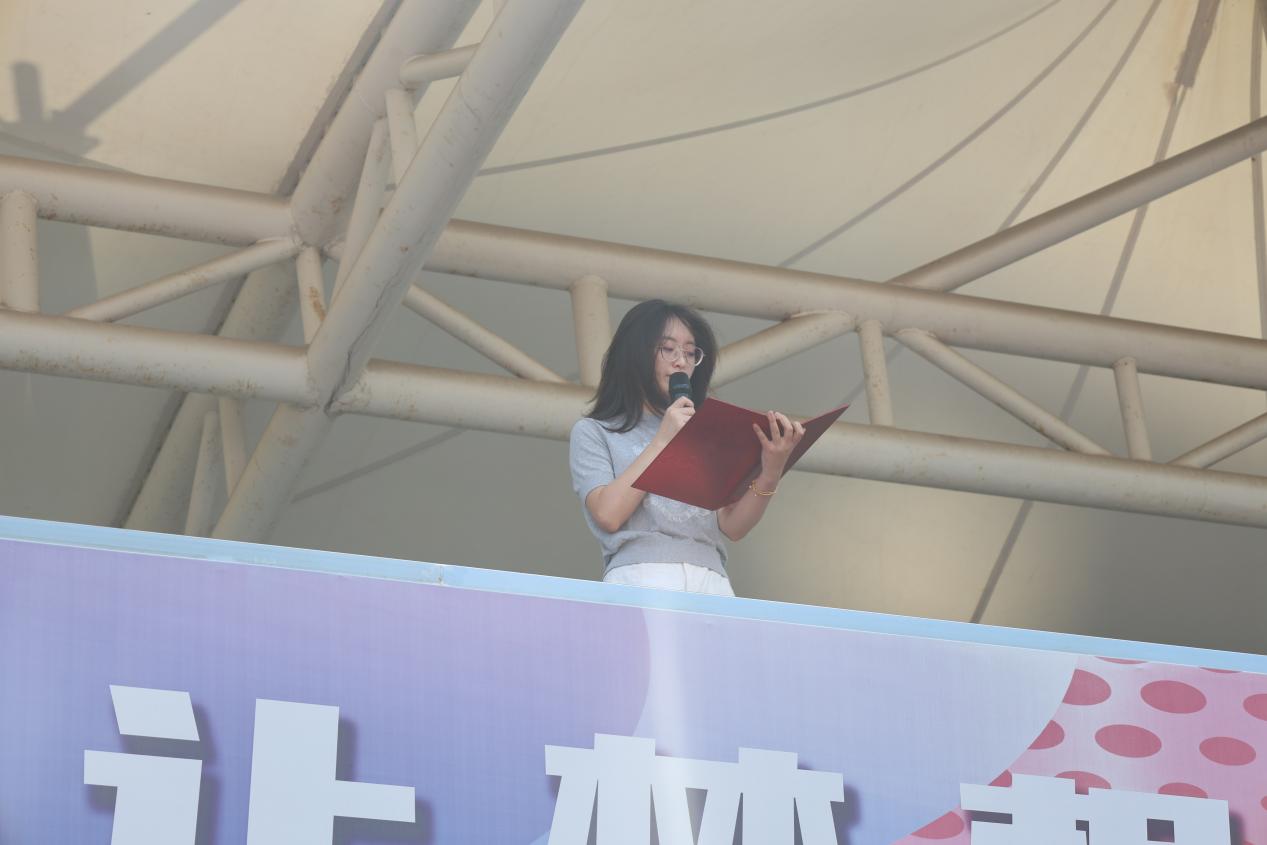 第二周 国旗下讲话——《莘莘学子心，难忘恩师情》